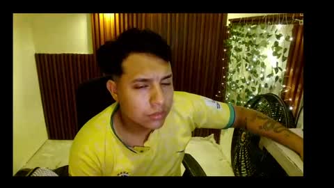 Snapshot of mateuspolla chatting on 5, 5, 2026 mateuspolla online show from 5, 5, 2026