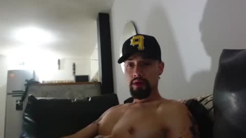 STRURIBE ON INSTAGRAM online show from 30, 12, 2024