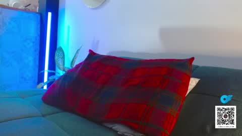 STRURIBE ON INSTAGRAM online show from 1, 11, 2025