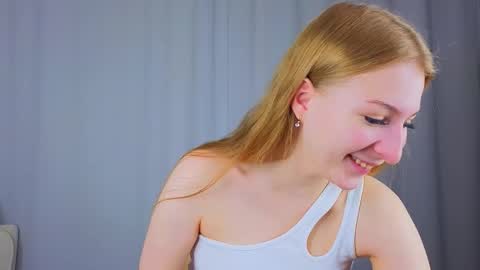 Snapshot of maureencoombs chatting on 4, 10, 2025 maureencoombs online show from 4, 10, 2025