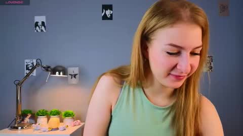 Snapshot of maureencoombs chatting on 16, 10, 2025 maureencoombs online show from 16, 10, 2025