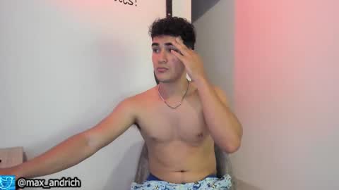 Snapshot of max__andrich chatting on 11, 11, 2025 Max... online show from 11, 11, 2025