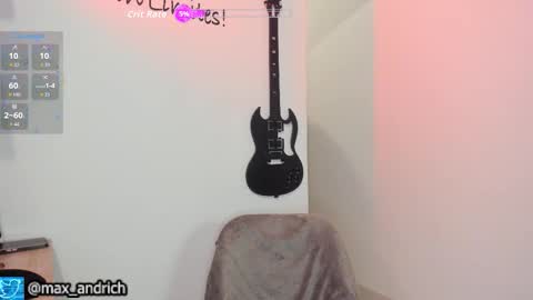 Snapshot of max__andrich chatting on 28, 11, 2025 Max... online show from 28, 11, 2025