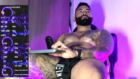 max__prada online show from 23, 9, 2025