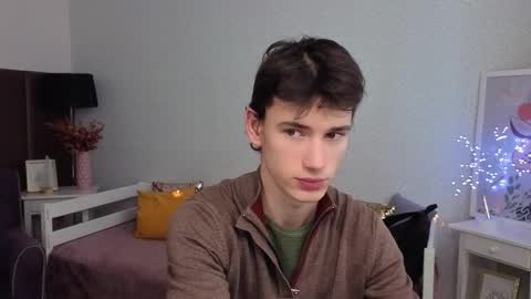 Snapshot of max_foks chatting on 18, 12, 2025 Max online show from 18, 12, 2025