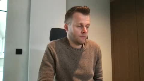 Max take off clothes online show from 2, 12, 2024