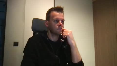 Max take off clothes online show from 6, 12, 2024