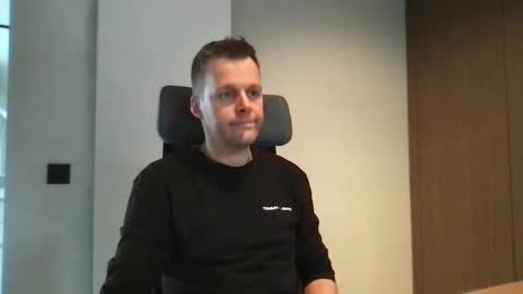 Max take off clothes online show from 31, 12, 2024