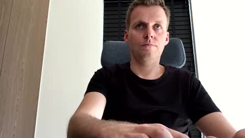 Max take off clothes online show from 18, 2, 2025