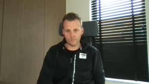 Max take off clothes online show from 11, 3, 2025