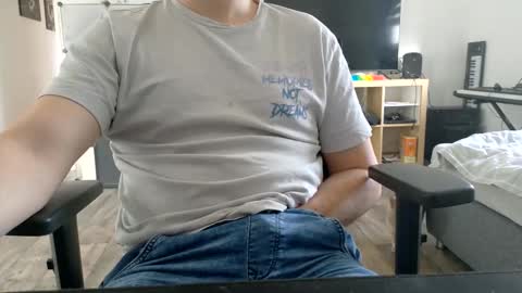 Snapshot of maxboner94 chatting on 12, 11, 2025 maxboner94 online show from 12, 11, 2025