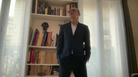 Snapshot of maxbow chatting on 1, 12, 2025 Max Mikado online show from 1, 12, 2025