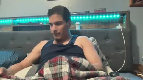 Snapshot of maxfreaky407284 chatting on 21, 4, 2026 perezcouple online show from 21, 4, 2026