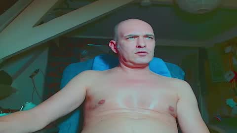 Snapshot of maxhardcore77 chatting on 5, 12, 2025 maxhardcore77 online show from 5, 12, 2025