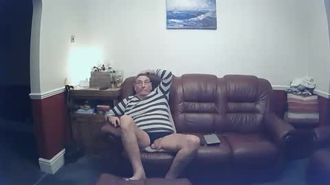 MAX online show from 4, 1, 2025