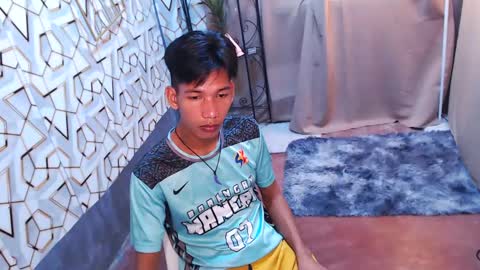 Snapshot of maxiebunny99 chatting on 8, 2, 2025 Reyn online show from 8, 2, 2025