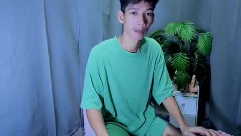 Snapshot of maxiebunny99 chatting on 20, 10, 2025 Reyn online show from 20, 10, 2025