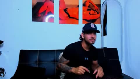 Snapshot of maximo004 chatting on 19, 10, 2025 Maximo online show from 19, 10, 2025