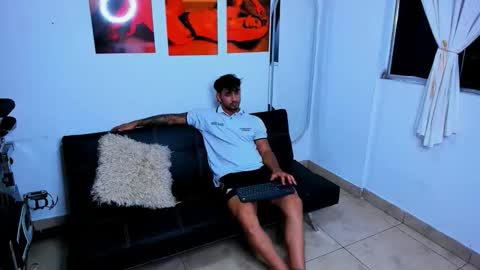 Snapshot of maximo004 chatting on 20, 10, 2025 Maximo online show from 20, 10, 2025