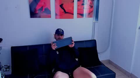 Snapshot of maximo004 chatting on 22, 10, 2025 Maximo online show from 22, 10, 2025