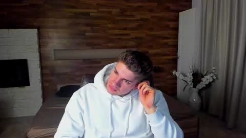 MaxKaiden online show from 19, 3, 2026