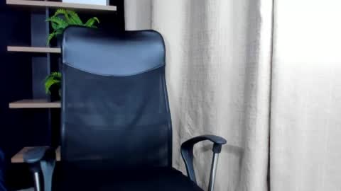 maxvolturi_ online show from 18, 5, 2026