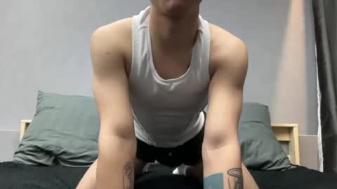 Snapshot of maxwoolf chatting on 11, 4, 2026 Max online show from 11, 4, 2026