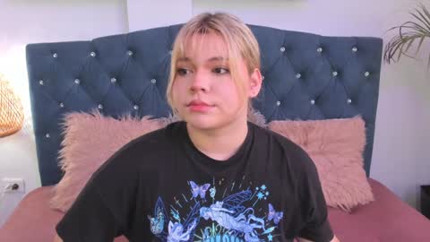 Maxine Minx online show from 12, 1, 2025