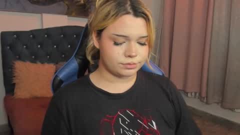 Maxine Minx online show from 11, 3, 2025