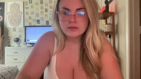 Snapshot of mayabellof chatting on 9, 12, 2024 Maya Belle online show from 9, 12, 2024