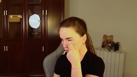 Snapshot of maybloom_ chatting on 29, 10, 2025 maybloom_ online show from 29, 10, 2025