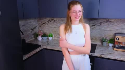 Mia online show from 11, 2, 2025