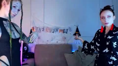 Snapshot of maydacroswell chatting on 30, 10, 2025 Stacy online show from 30, 10, 2025