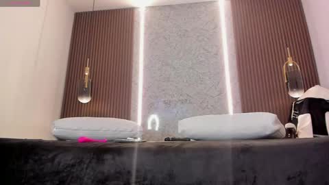 Maye Wells online show from 8, 4, 2026