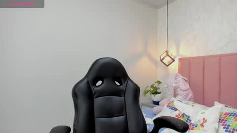 Snapshot of mayroberts chatting on 11, 1, 2025 MAY online show from 11, 1, 2025