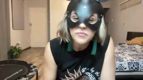 Snapshot of mc_bunny chatting on 4, 2, 2026 Kyla Wifey and Shaun online show from 4, 2, 2026