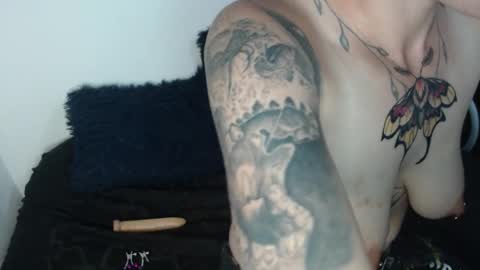 Megan and sophi online show from 18, 9, 2025