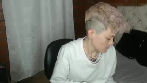 Megan and sophi online show from 10, 5, 2026
