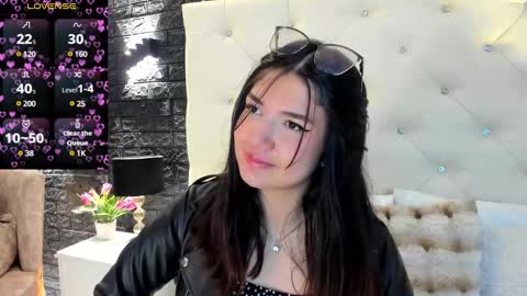     online show from 25, 1, 2025