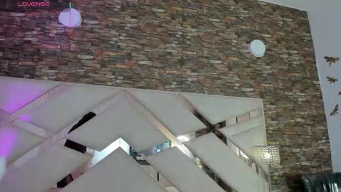     online show from 25, 11, 2025