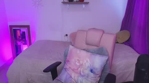 Snapshot of megan_ricci chatting on 22, 9, 2025                 Laura                 online show from 22, 9, 2025