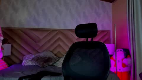 megan_shyne online show from 4, 12, 2025