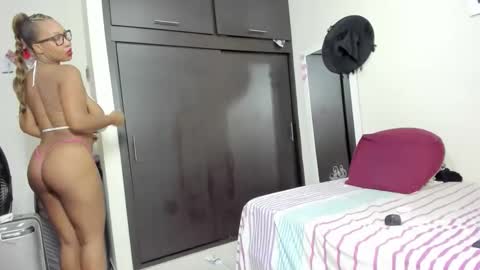 Snapshot of meganhotxx2 chatting on 22, 10, 2025 megan online show from 22, 10, 2025