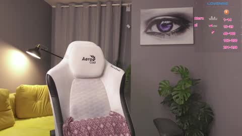 Snapshot of meganiex chatting on 17, 12, 2024 MeganieX online show from 17, 12, 2024