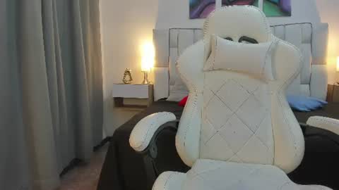 Snapshot of meganqueen2 chatting on 19, 6, 2026 Megan Queen online show from 19, 6, 2026