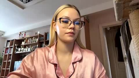 Mia online show from 8, 3, 2026