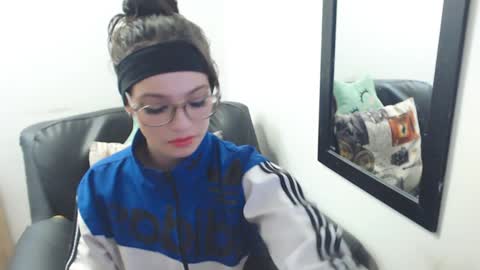 Snapshot of meghan_cherrys chatting on 6, 2, 2025 meghan online show from 6, 2, 2025