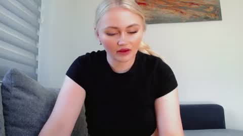 Snapshot of melani_a chatting on 25, 6, 2026 Melania online show from 25, 6, 2026