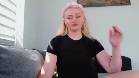 Snapshot of melani_a chatting on 27, 6, 2026 Melania online show from 27, 6, 2026