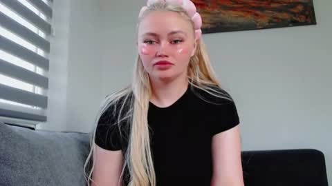 Snapshot of melani_a chatting on 28, 6, 2026 Melania online show from 28, 6, 2026